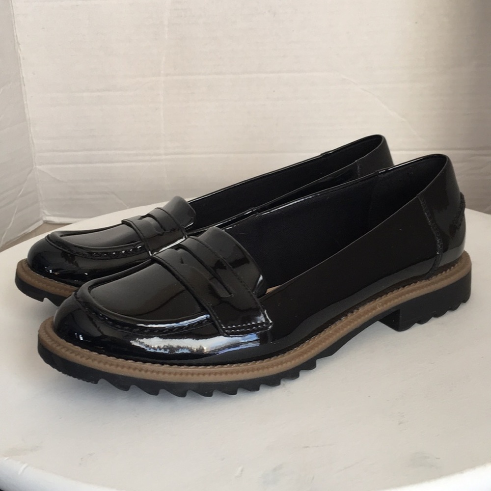 CLARKS Somerset Black Patent Leather Size 8.5